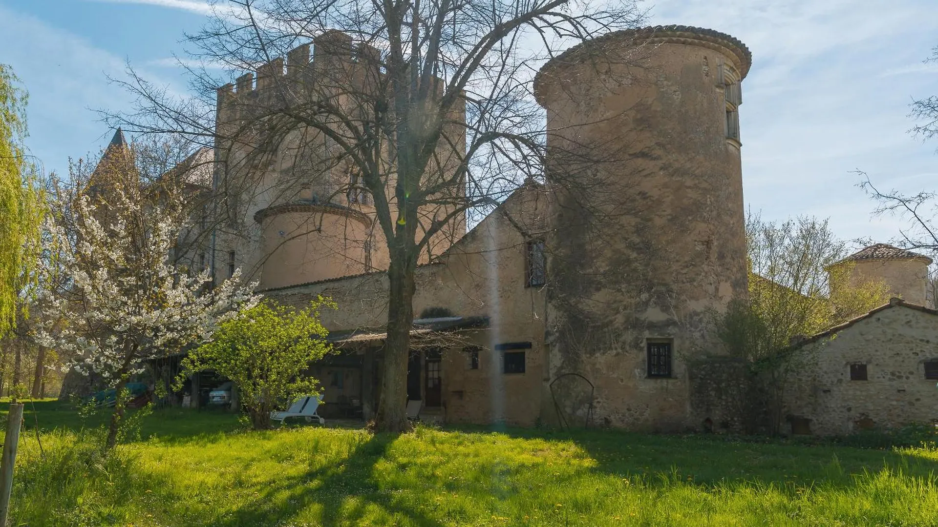 Ciel Bleu Chateau D'Allemagne